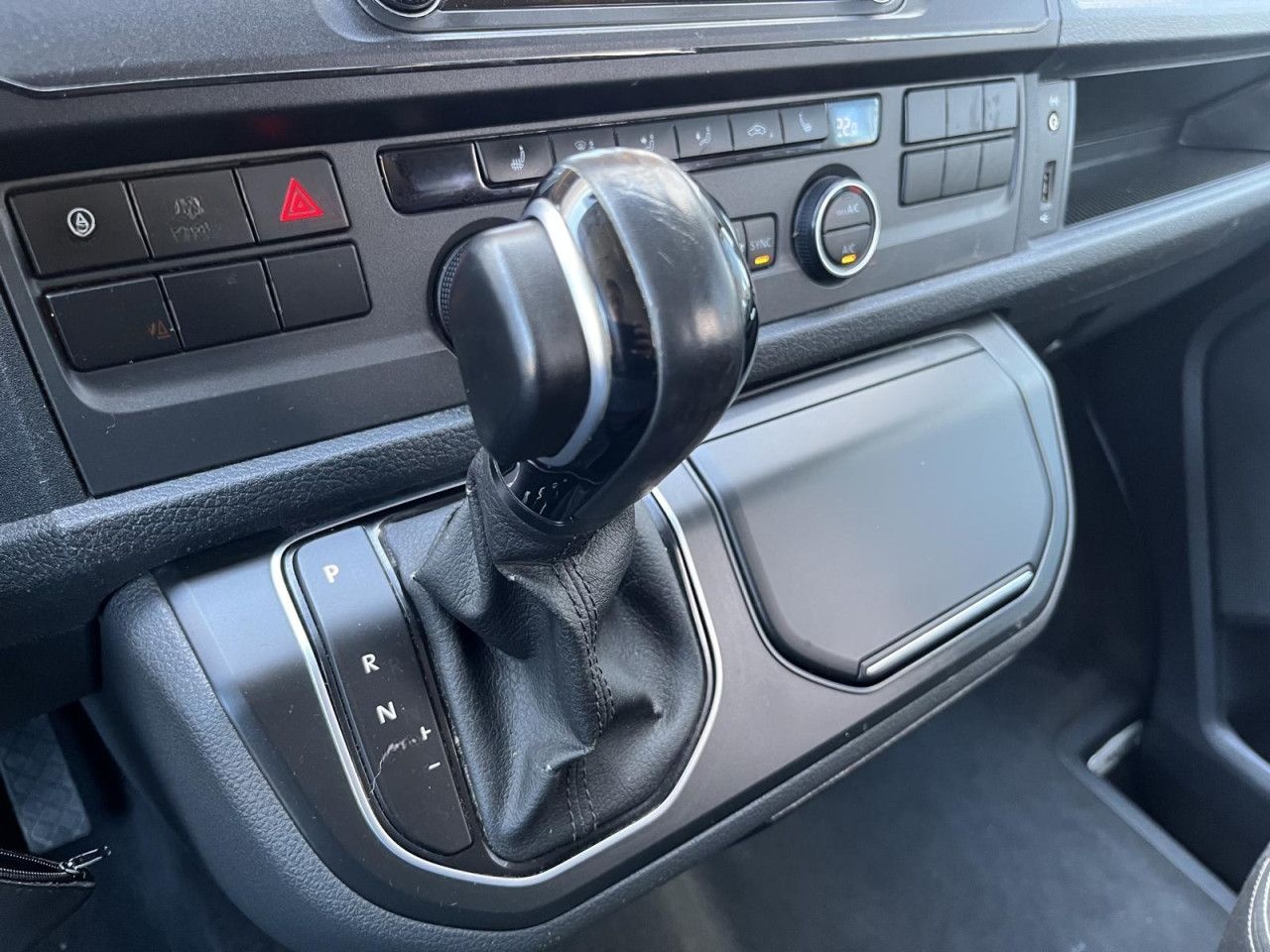 Volkswagen T6 Multivan 2,0 TDI DSG ACC AHK Kamera Navi foto 8
