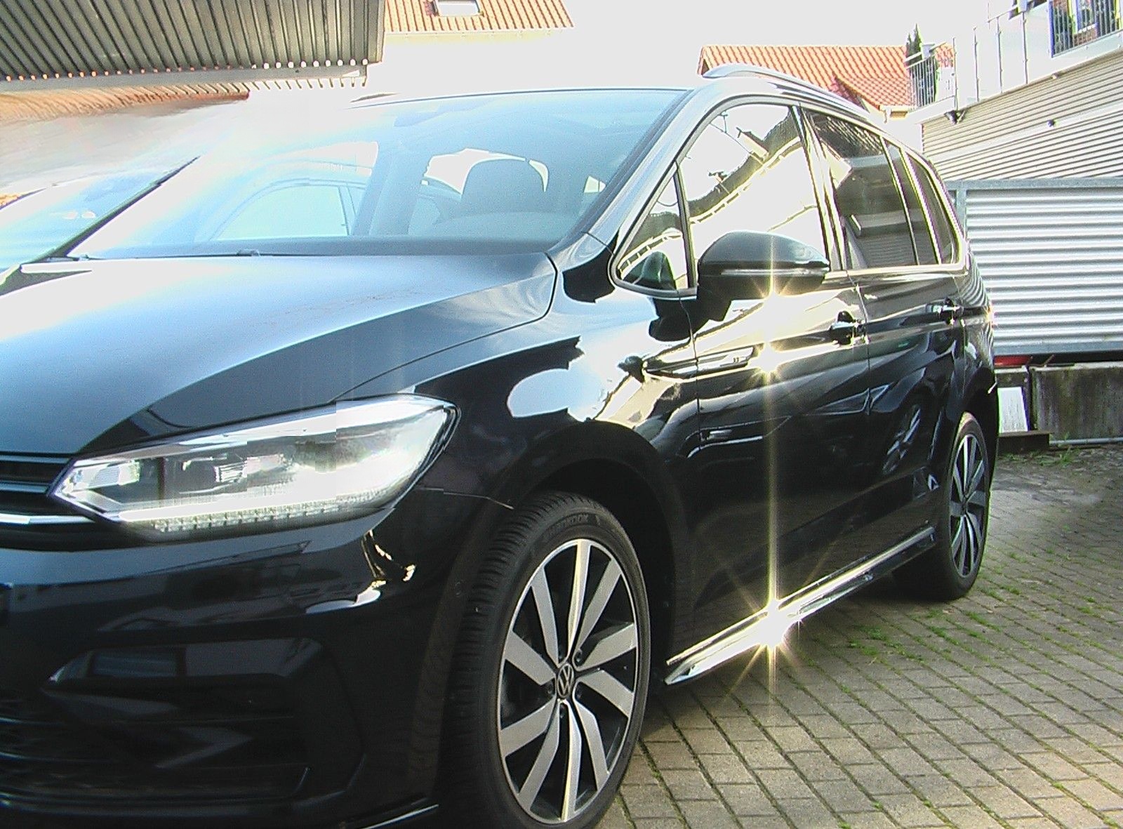 Volkswagen Touran Highline R-Line PANO*AHK*ERGO*FAMILY*7-SI foto 2