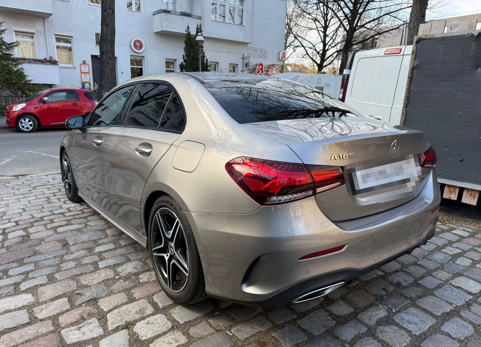 Mercedes-Benz A 180 AMG Line Limousine Automatik foto 3