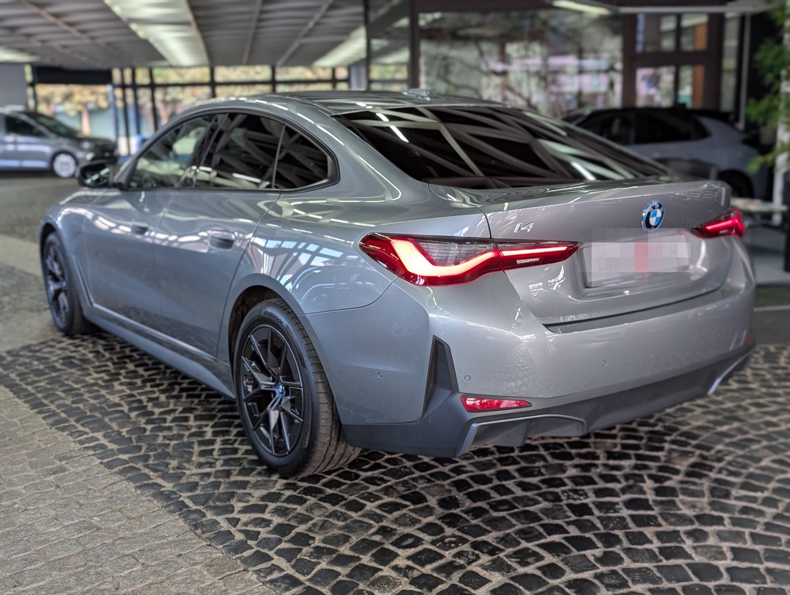 BMW i4 eDrive40 Gran Coupé AHK LED KAM LEDER SoH 95% foto 6