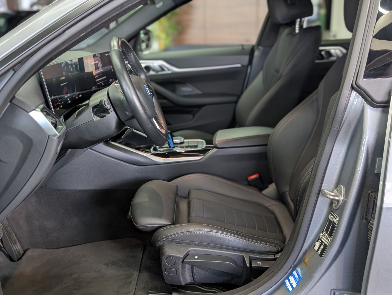 BMW i4 eDrive40 Gran Coupé AHK LED KAM LEDER SoH 95% foto 10