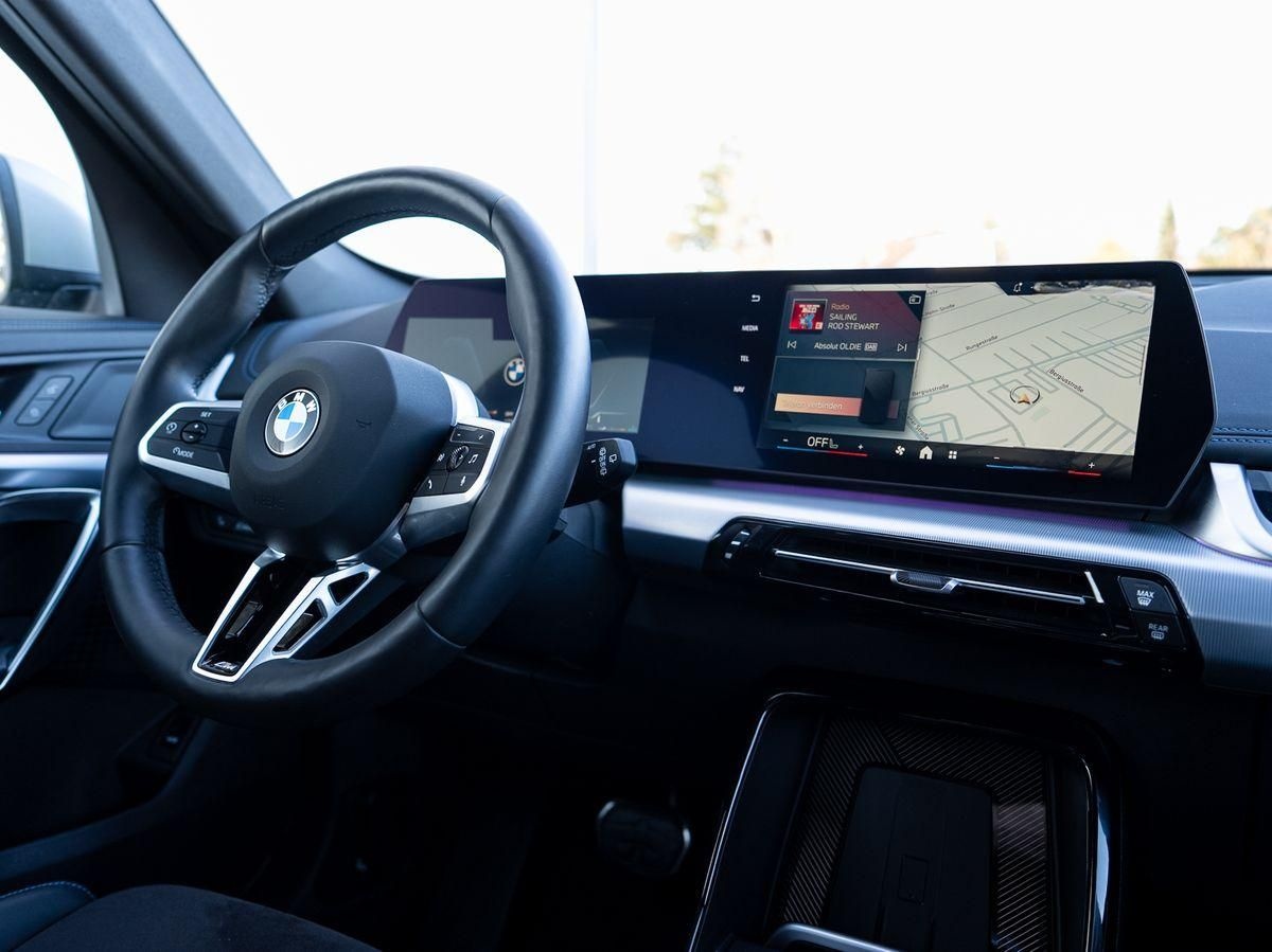 BMW X1 sDrive20i M-Sport AHK PANO KoZg AdLED RFK foto 17