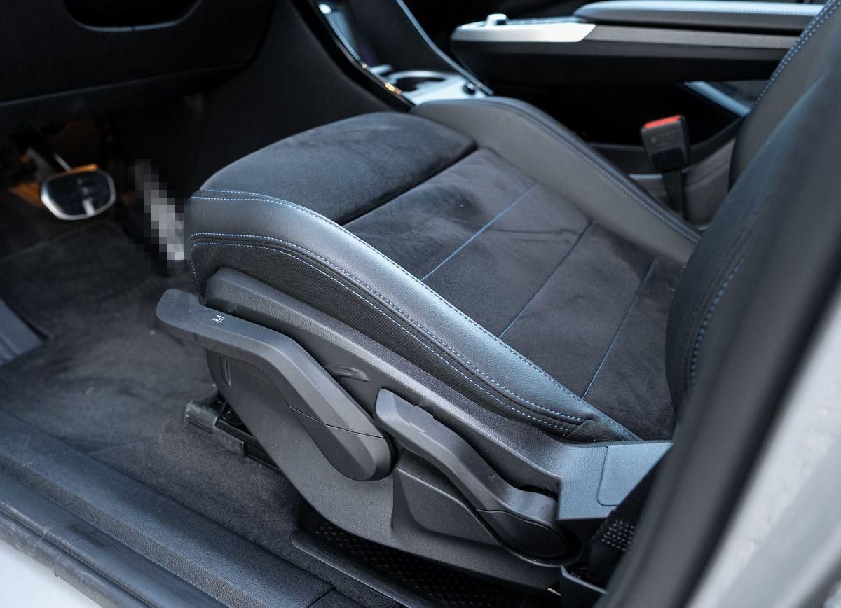 BMW X1 sDrive20i M-Sport AHK PANO KoZg AdLED RFK foto 9