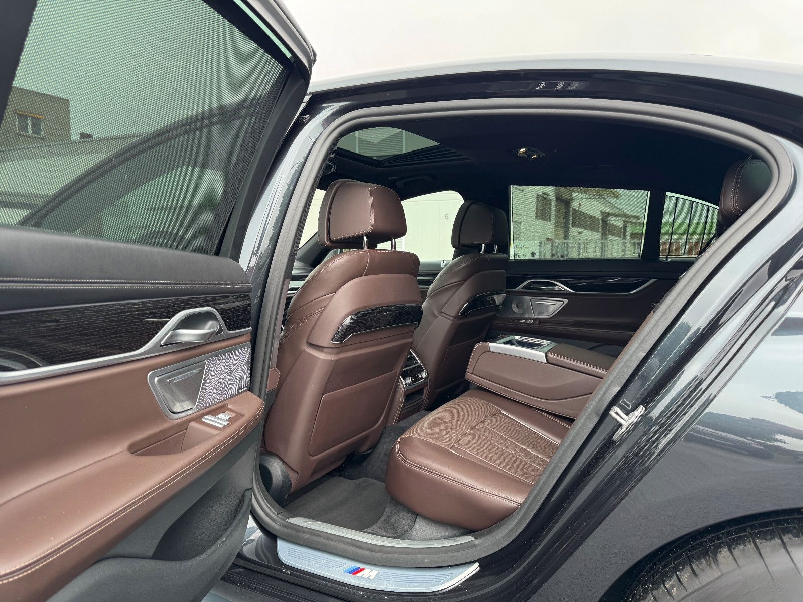 BMW 740e IPerfomance M-Sportpaket Laser B&W Driv Ass foto 17