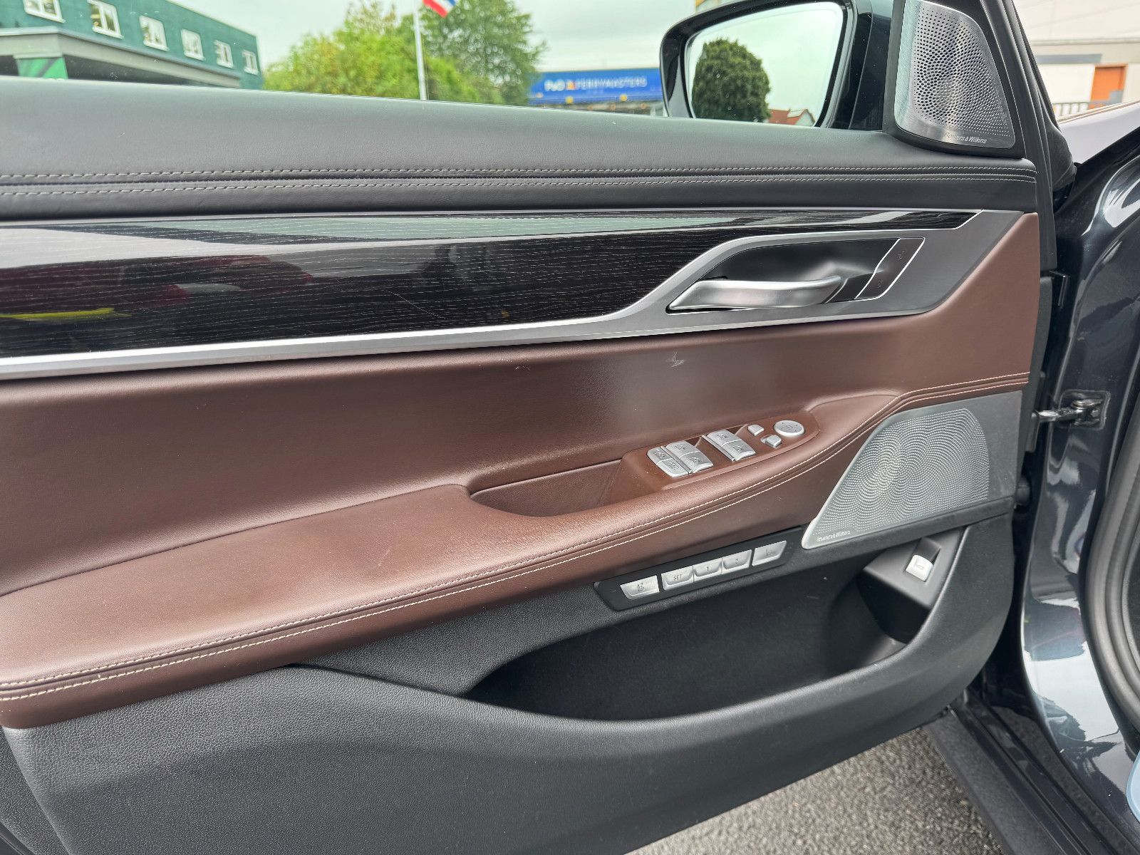 BMW 740e IPerfomance M-Sportpaket Laser B&W Driv Ass foto 9