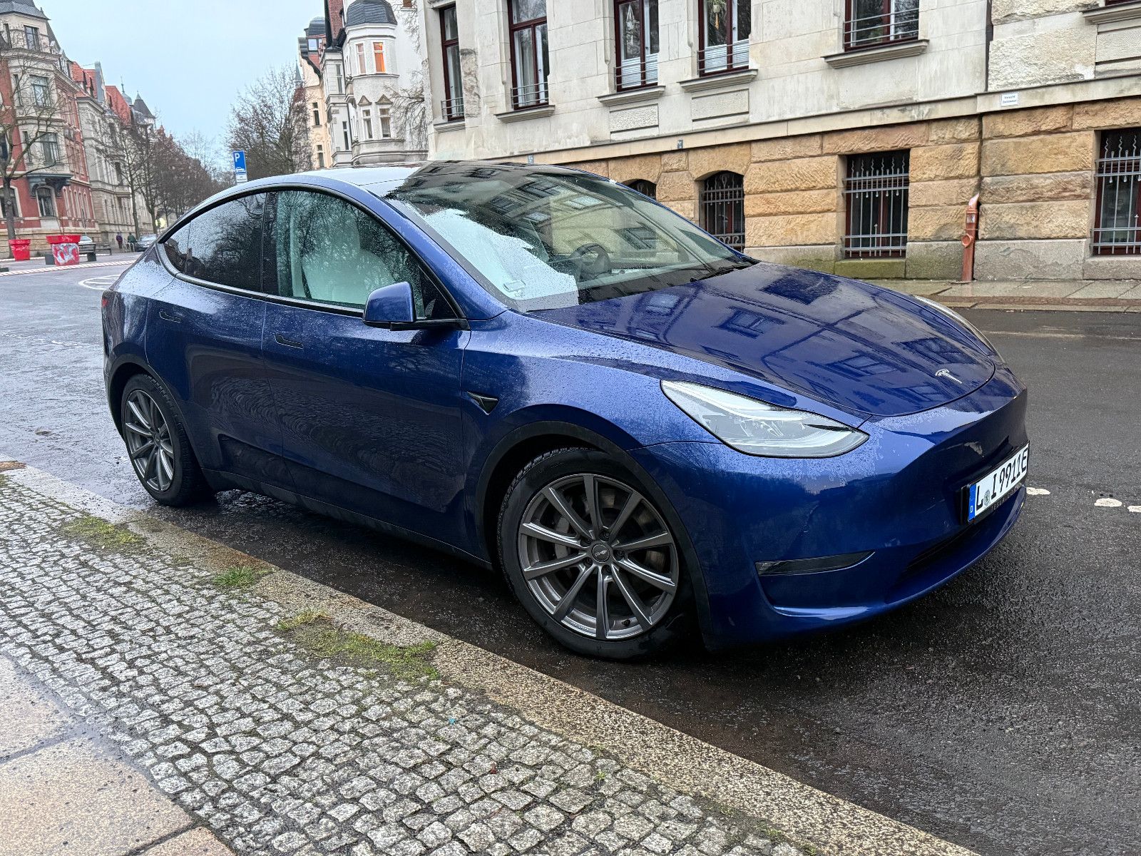 Tesla Model Y LR AWD + comfort suspension foto 1