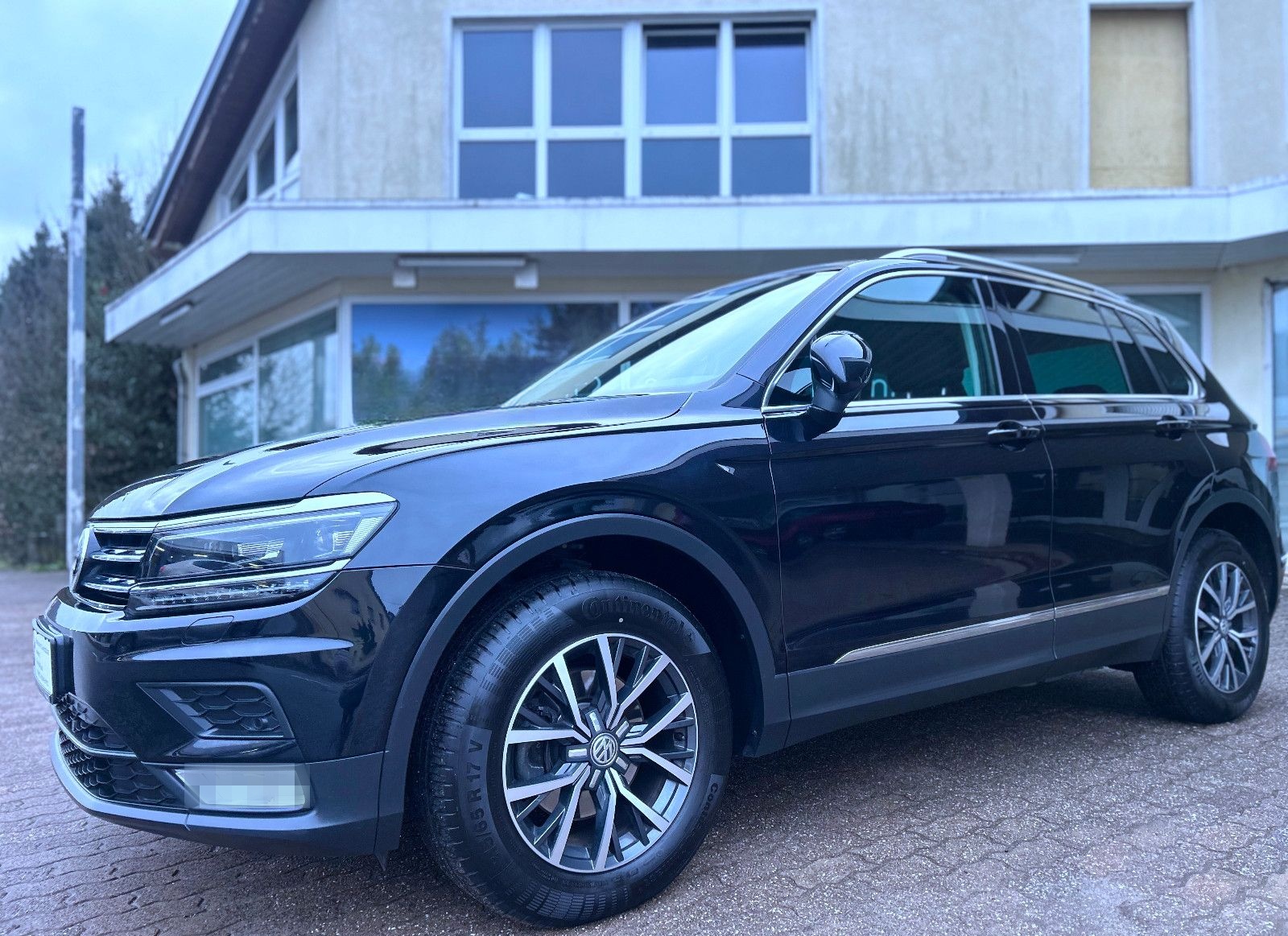 Volkswagen Tiguan 2,0 Ltr. Aut. 4Motion  Bi-Xenon Navi AHK foto 3