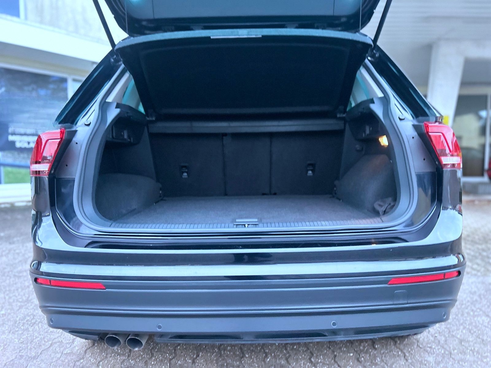 Volkswagen Tiguan 2,0 Ltr. Aut. 4Motion  Bi-Xenon Navi AHK foto 21