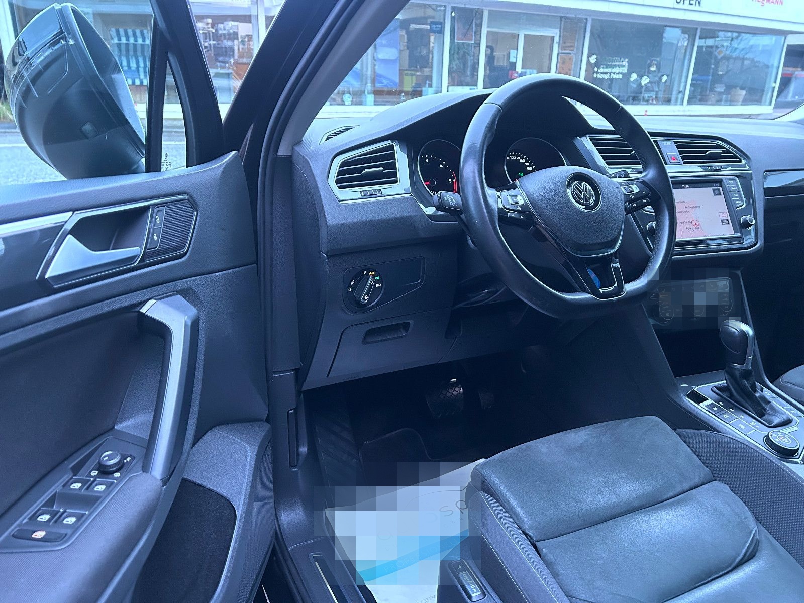 Volkswagen Tiguan 2,0 Ltr. Aut. 4Motion  Bi-Xenon Navi AHK foto 9