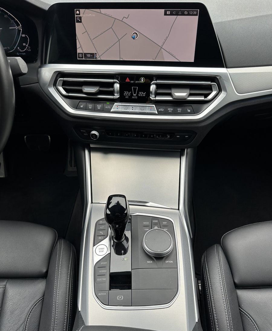 BMW 330e xDrive M-Sport NAV+LASER+360°+HEAD-UP+19ZO foto 11
