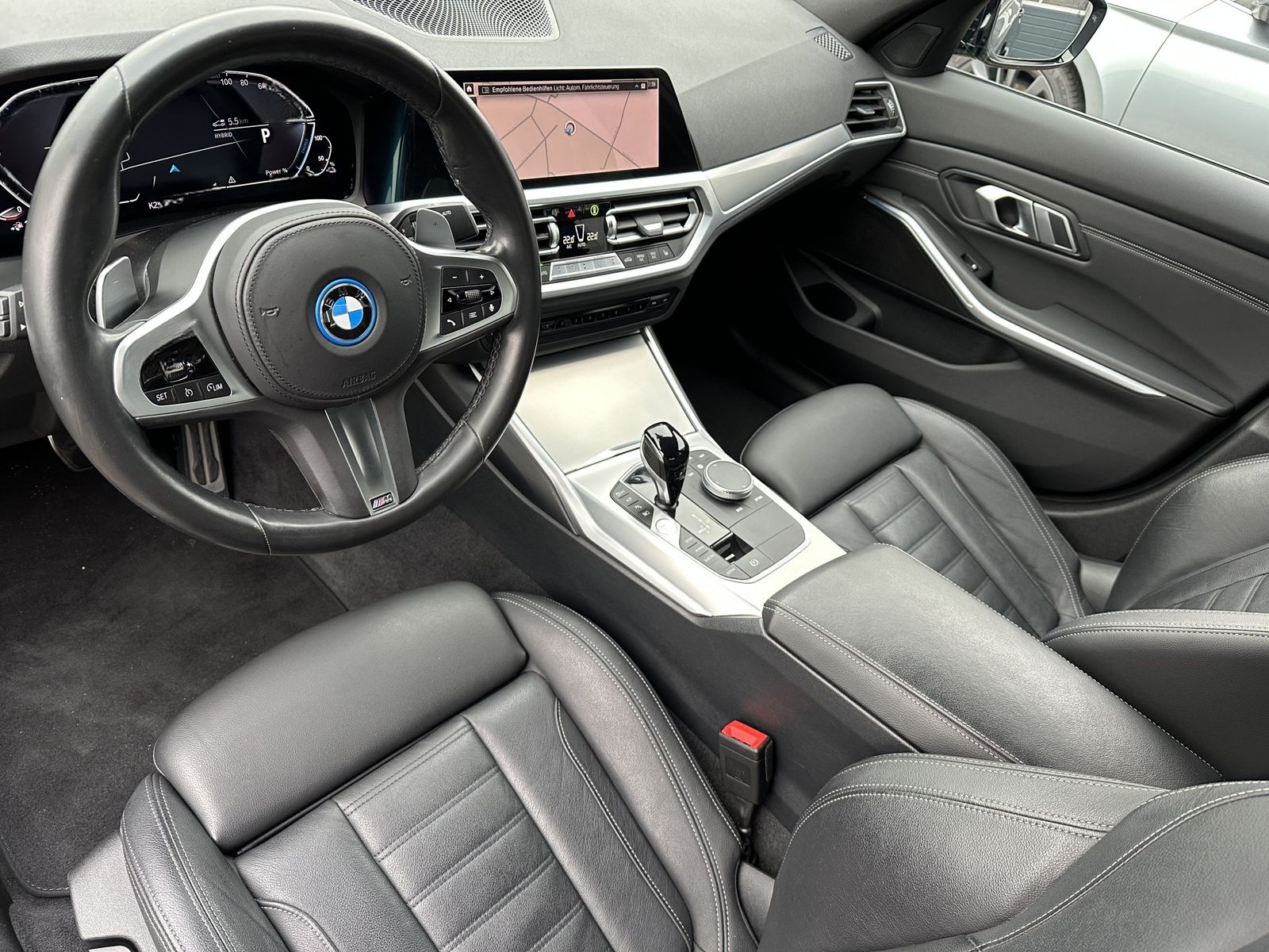BMW 330e xDrive M-Sport NAV+LASER+360°+HEAD-UP+19ZO foto 7
