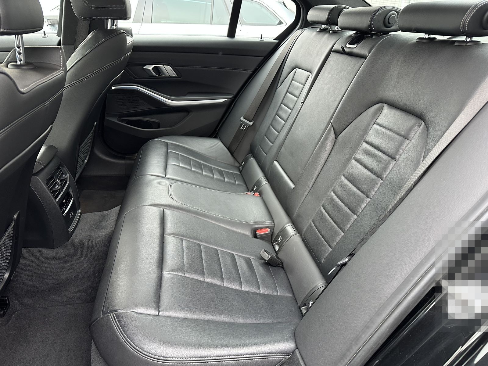 BMW 330e xDrive M-Sport NAV+LASER+360°+HEAD-UP+19ZO foto 9