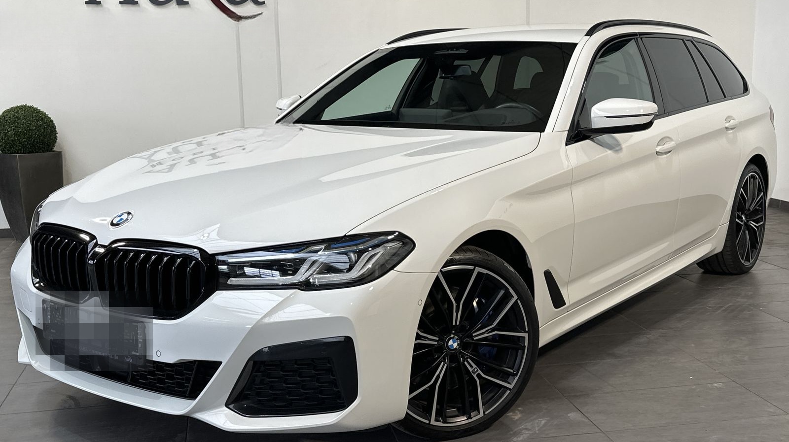BMW 540d Touring xDrive M-Sport NAV+LASER+AHK+ACC+PA foto 2