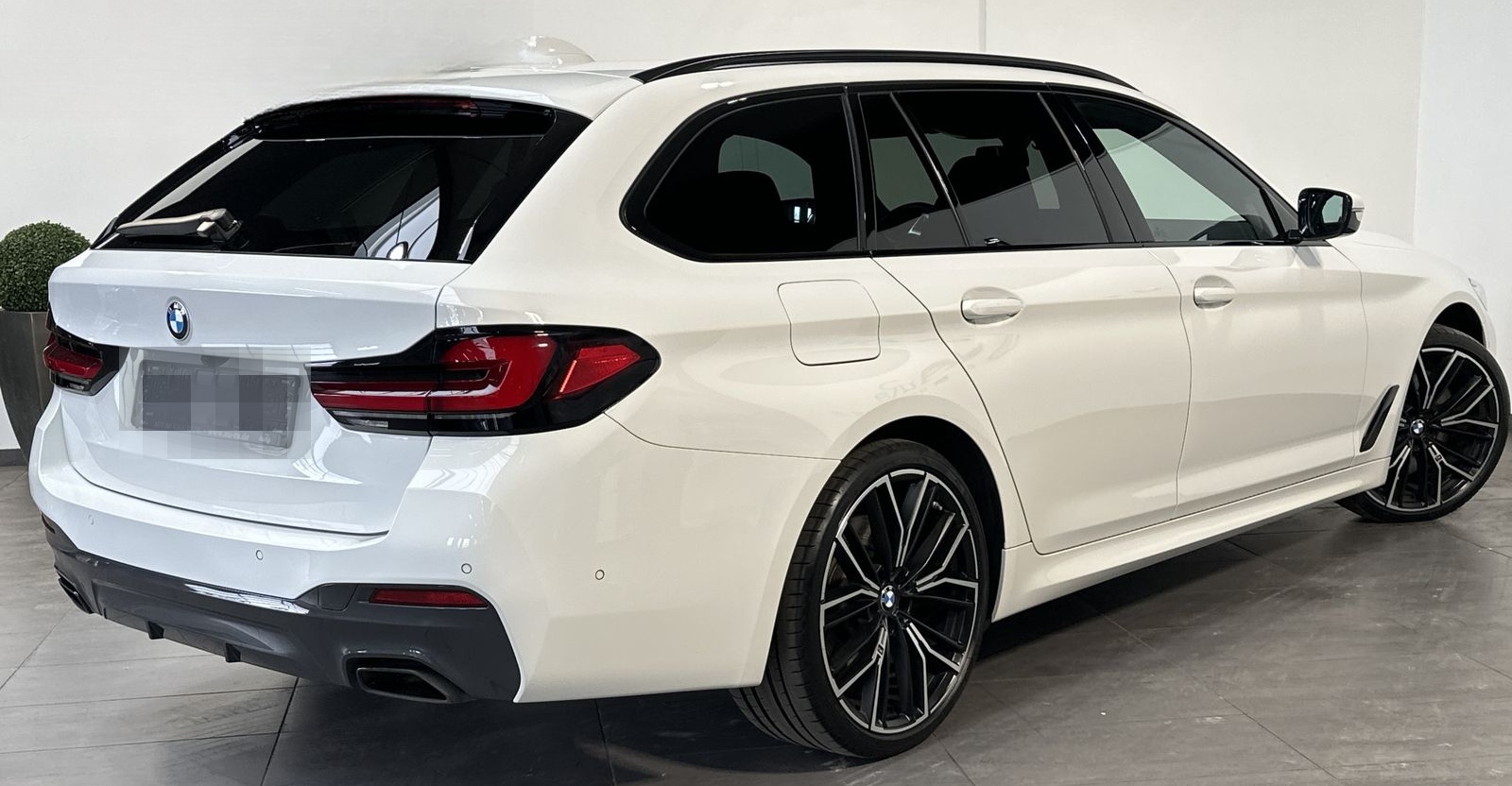 BMW 540d Touring xDrive M-Sport NAV+LASER+AHK+ACC+PA foto 4