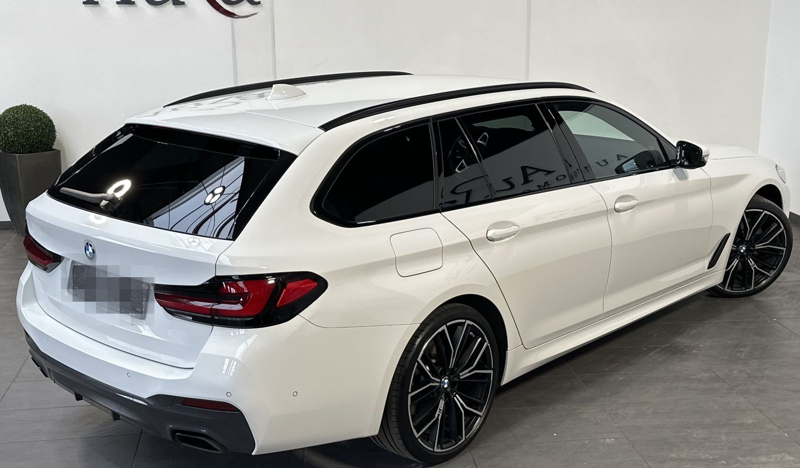 BMW 540d Touring xDrive M-Sport NAV+LASER+AHK+ACC+PA foto 5