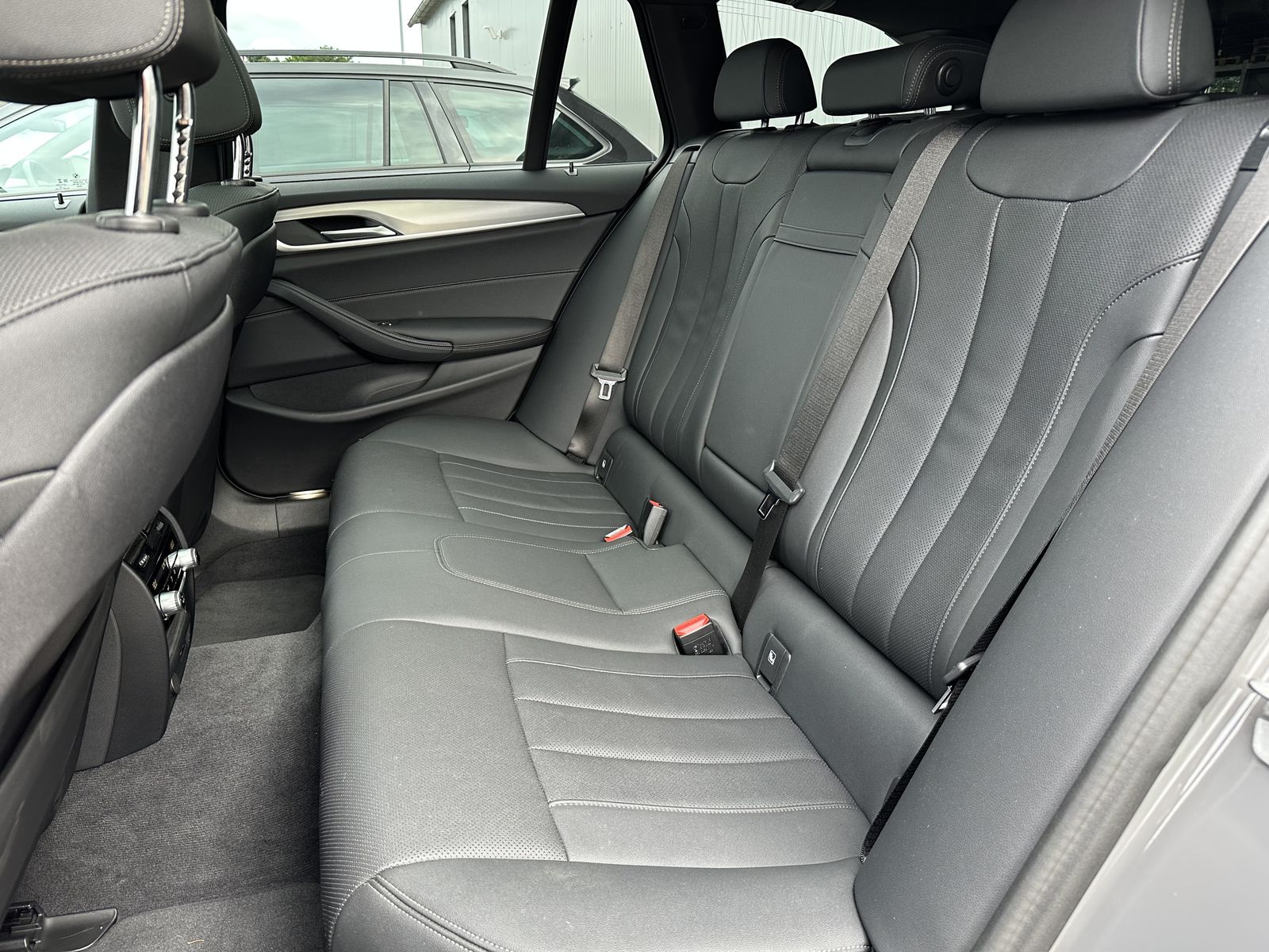 BMW 520d Touring xDrive M-Sport NAV+LED+PANO+KAMERA foto 11