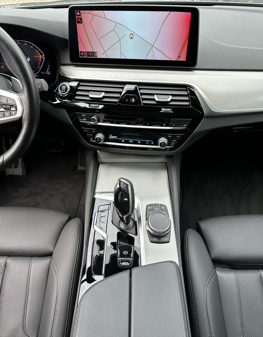 BMW 520d Touring xDrive M-Sport NAV+LED+PANO+KAMERA foto 13