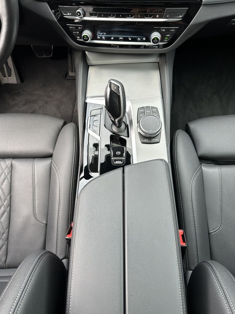 BMW 520d Touring xDrive M-Sport NAV+LED+PANO+KAMERA foto 14