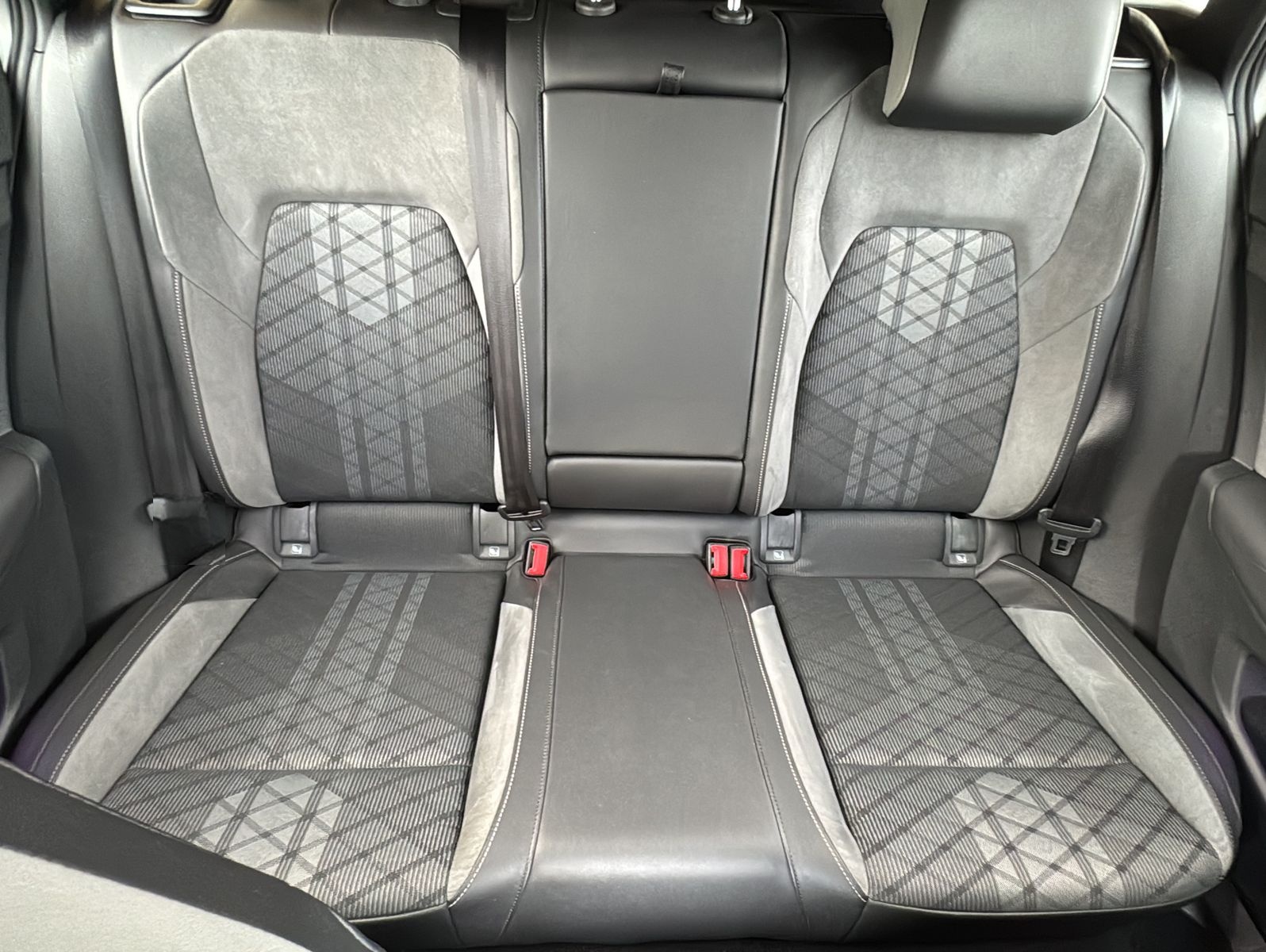 Volkswagen Golf 2,0 TDI R-Line ACC Spur CarPlay Ambiente foto 14