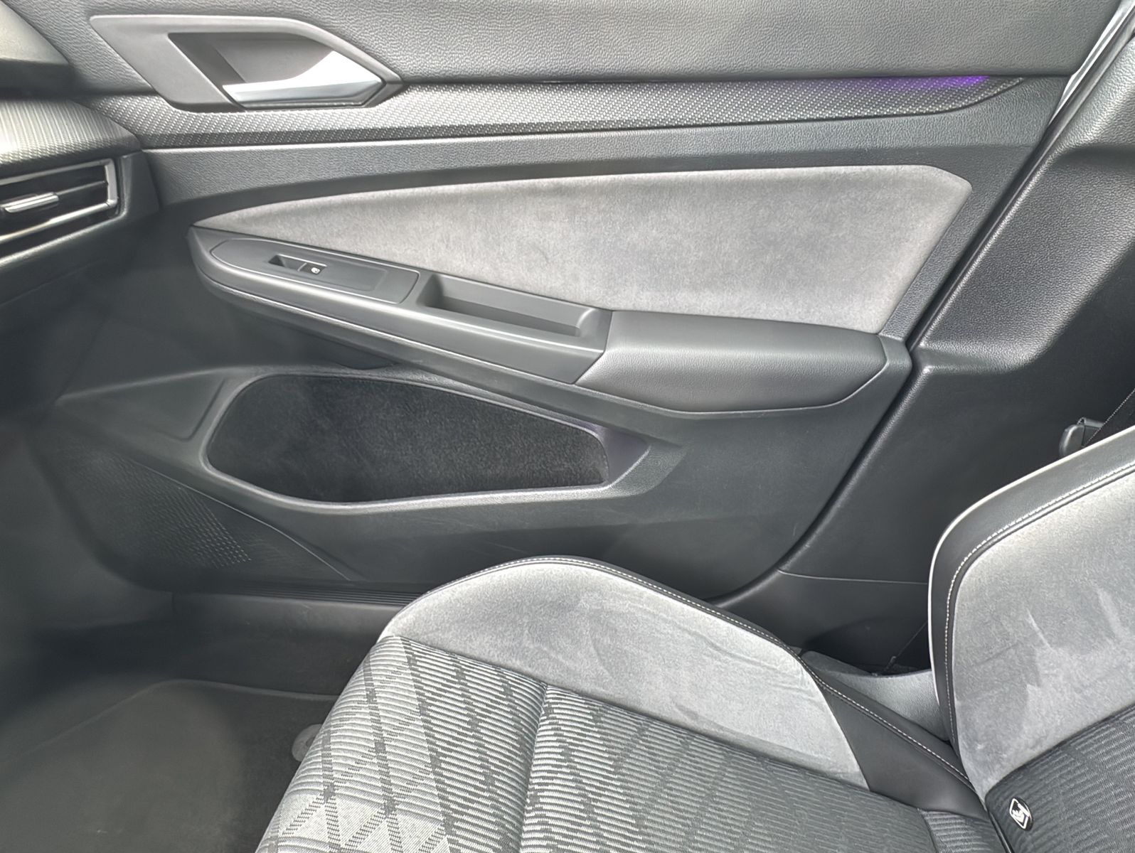 Volkswagen Golf 2,0 TDI R-Line ACC Spur CarPlay Ambiente foto 24