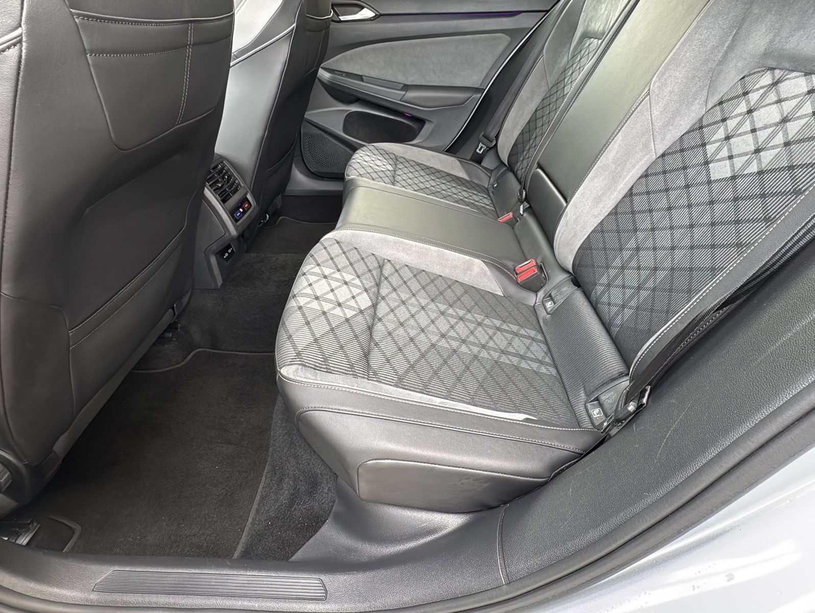 Volkswagen Golf 2,0 TDI R-Line ACC Spur CarPlay Ambiente foto 25