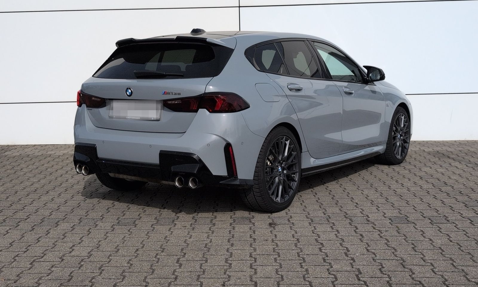 BMW M135 xDrive Limousine LED+LenkHZ+HUD+H&K+Komfort foto 4