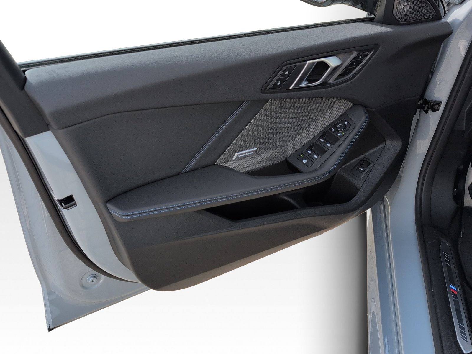 BMW M135 xDrive Limousine LED+LenkHZ+HUD+H&K+Komfort foto 6