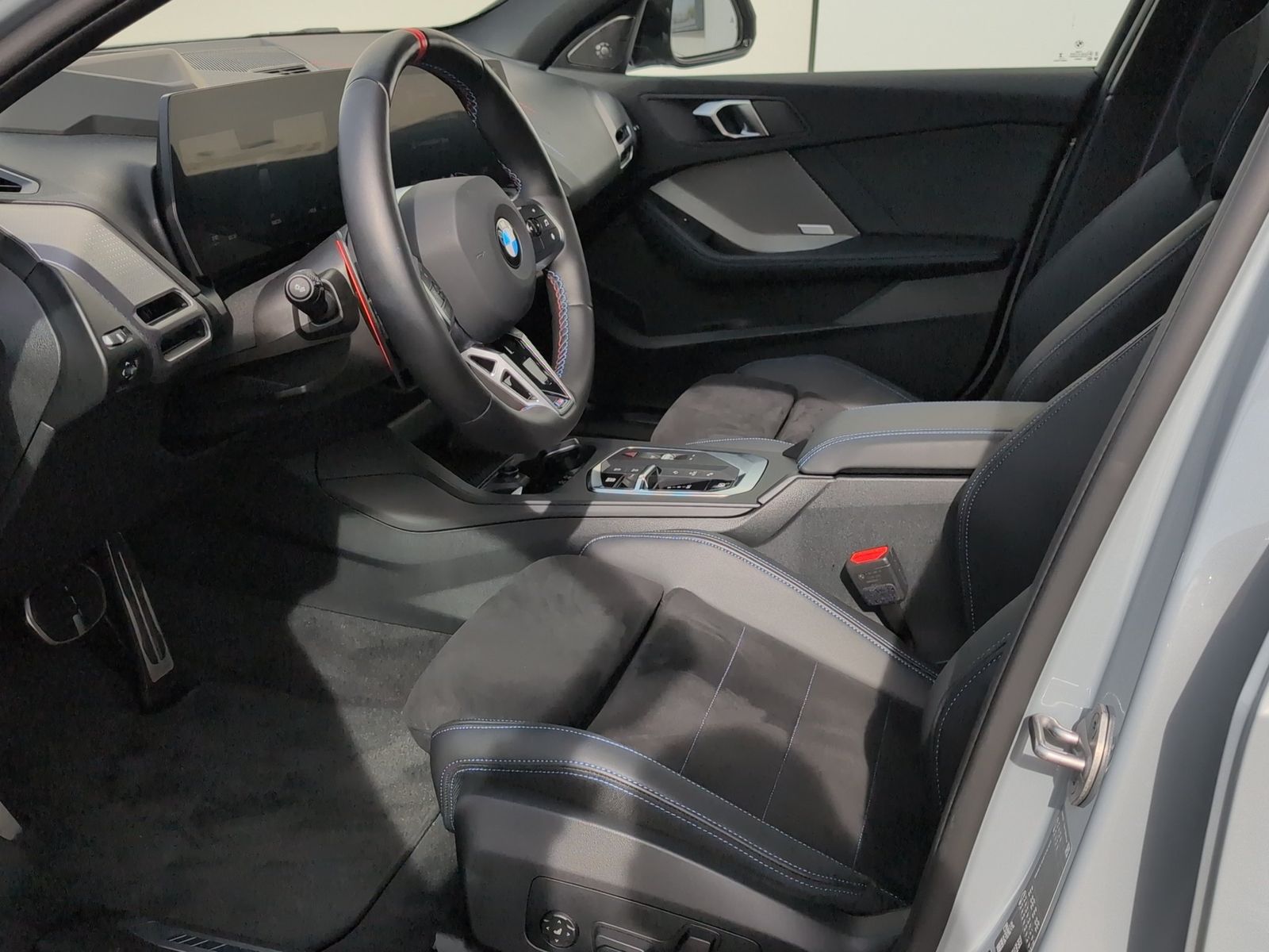 BMW M135 xDrive Limousine LED+LenkHZ+HUD+H&K+Komfort foto 7