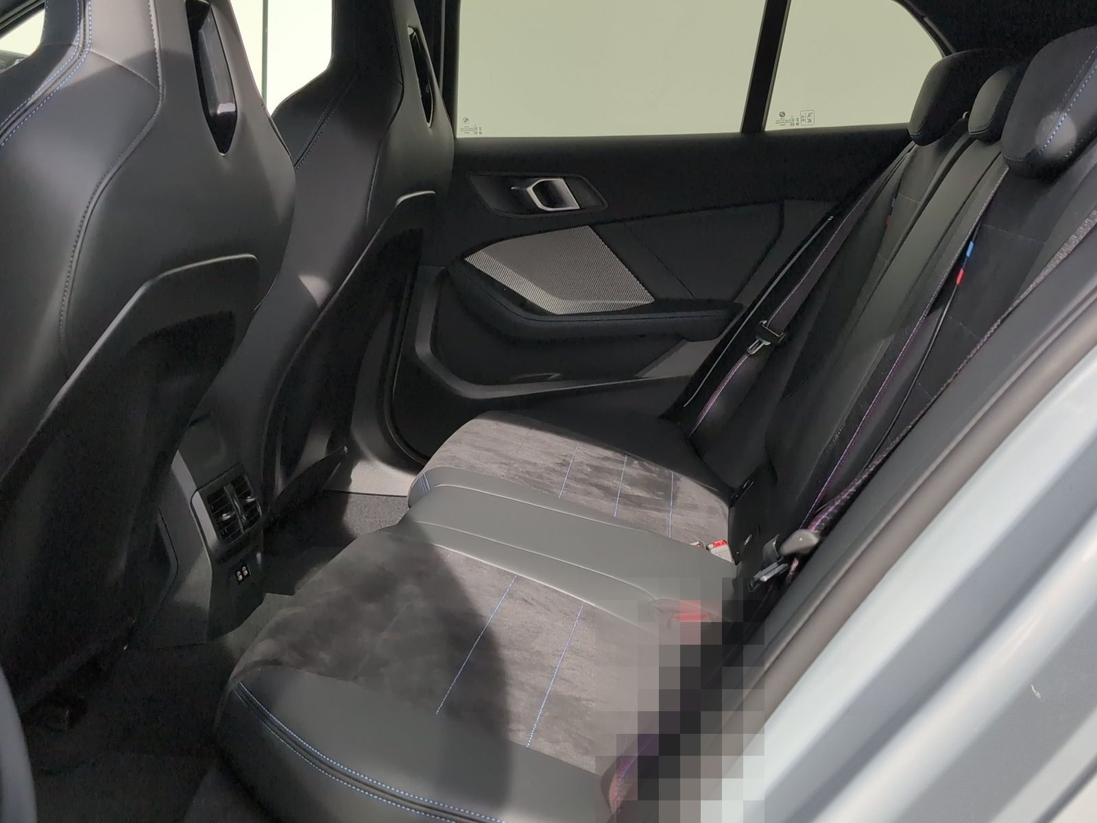 BMW M135 xDrive Limousine LED+LenkHZ+HUD+H&K+Komfort foto 8