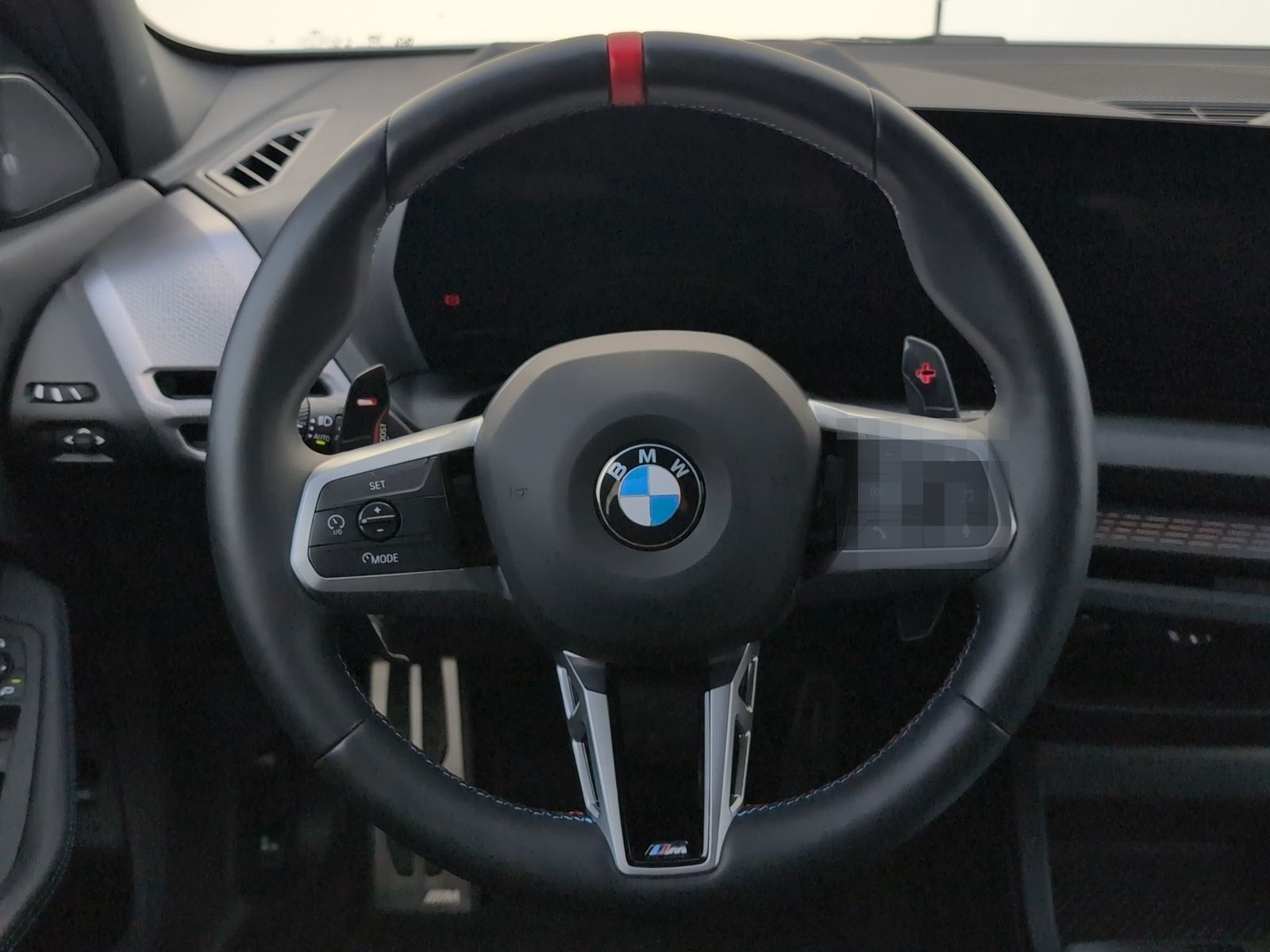 BMW M135 xDrive Limousine LED+LenkHZ+HUD+H&K+Komfort foto 10