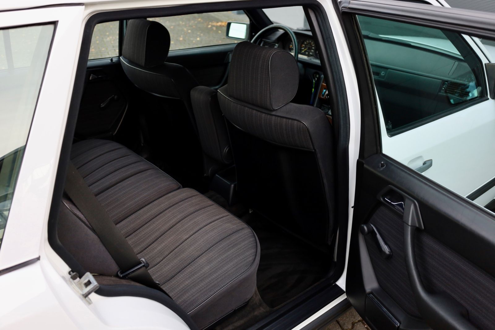 Mercedes-Benz 200TE *89TKM*KLIMAAUTOMATIC*H-ZULASSUNG* foto 12