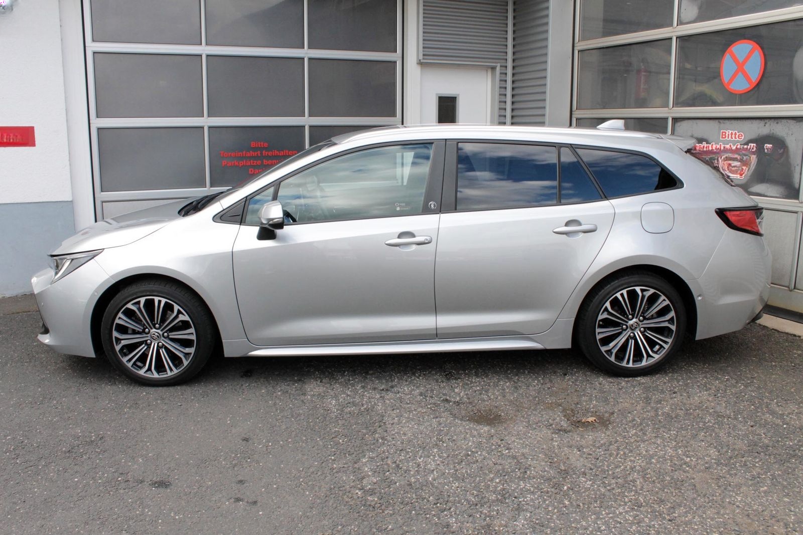Toyota Corolla 2.0 Hybrid TS Team D + Technik Paket foto 2