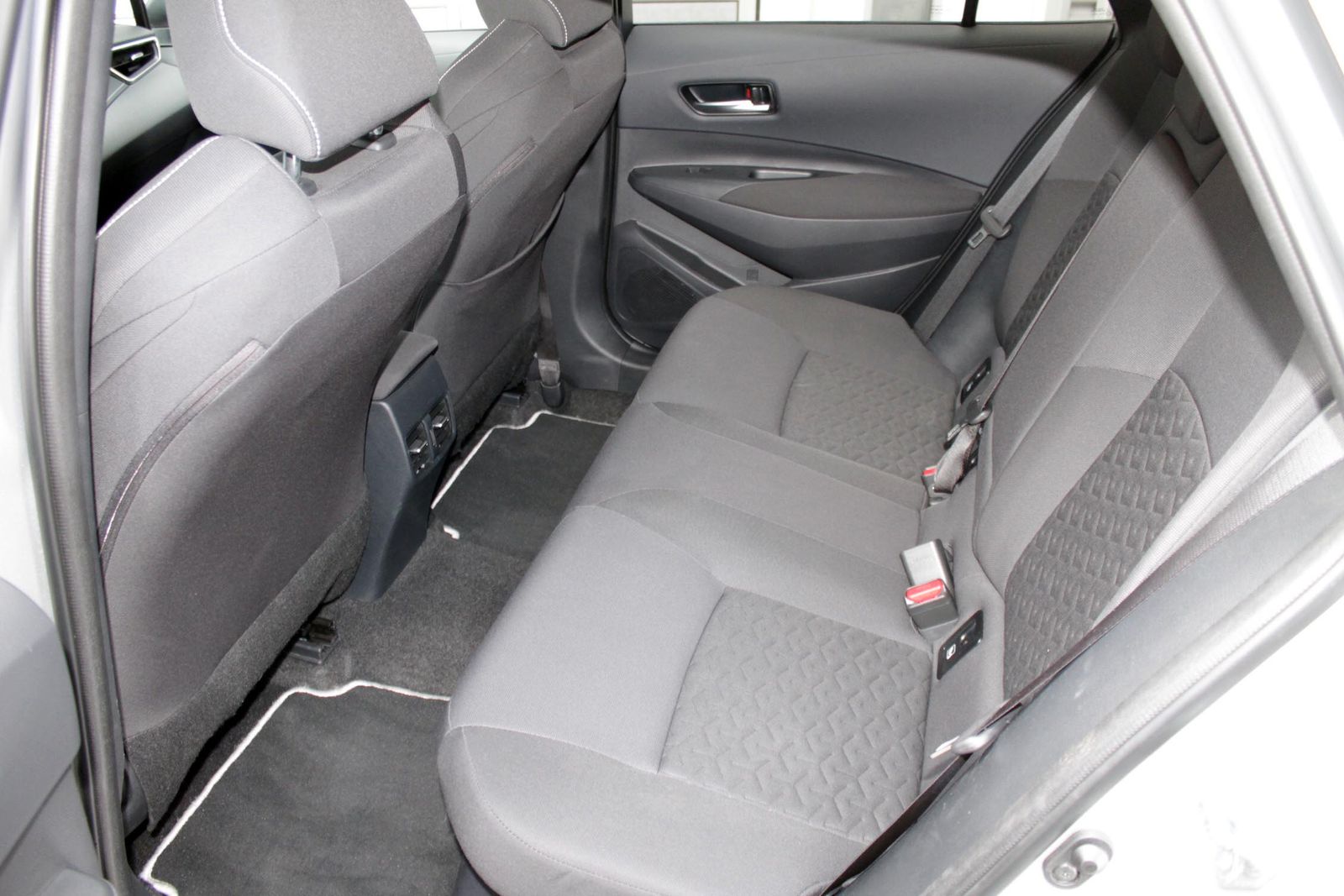 Toyota Corolla 2.0 Hybrid TS  Team D + Technik Paket foto 11