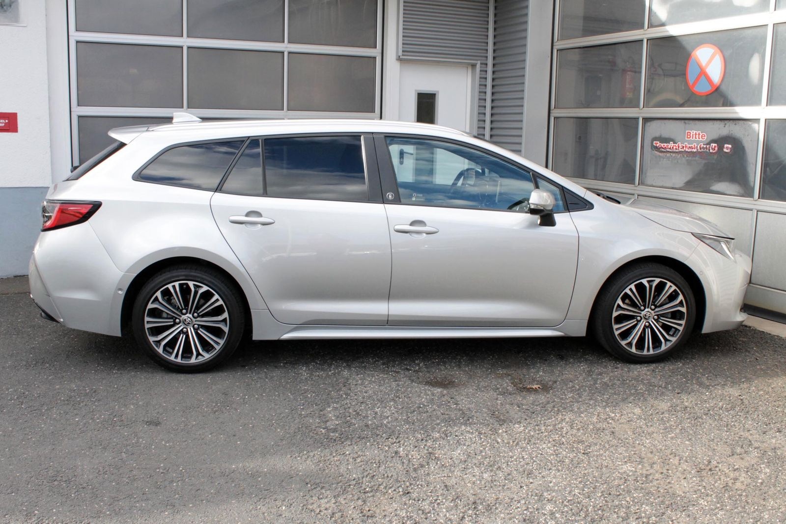 Toyota Corolla 2.0 Hybrid TS  Team D + Technik Paket foto 4