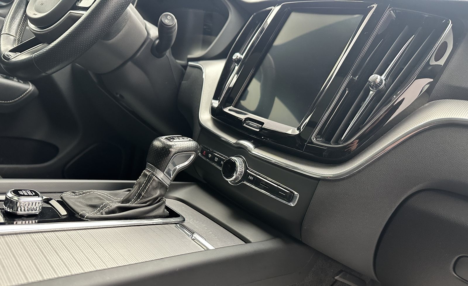 Volvo XC60 R Design AWD "PANO-NAVI-HEAD UP-CAM-ALU" foto 12