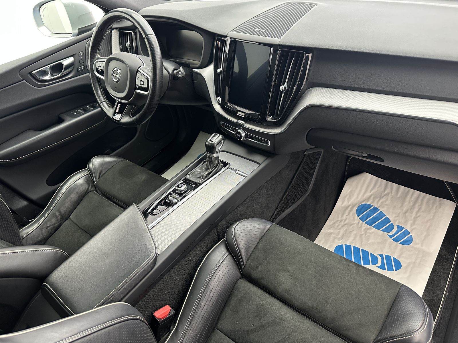 Volvo XC60 R Design AWD "PANO-NAVI-HEAD UP-CAM-ALU" foto 13