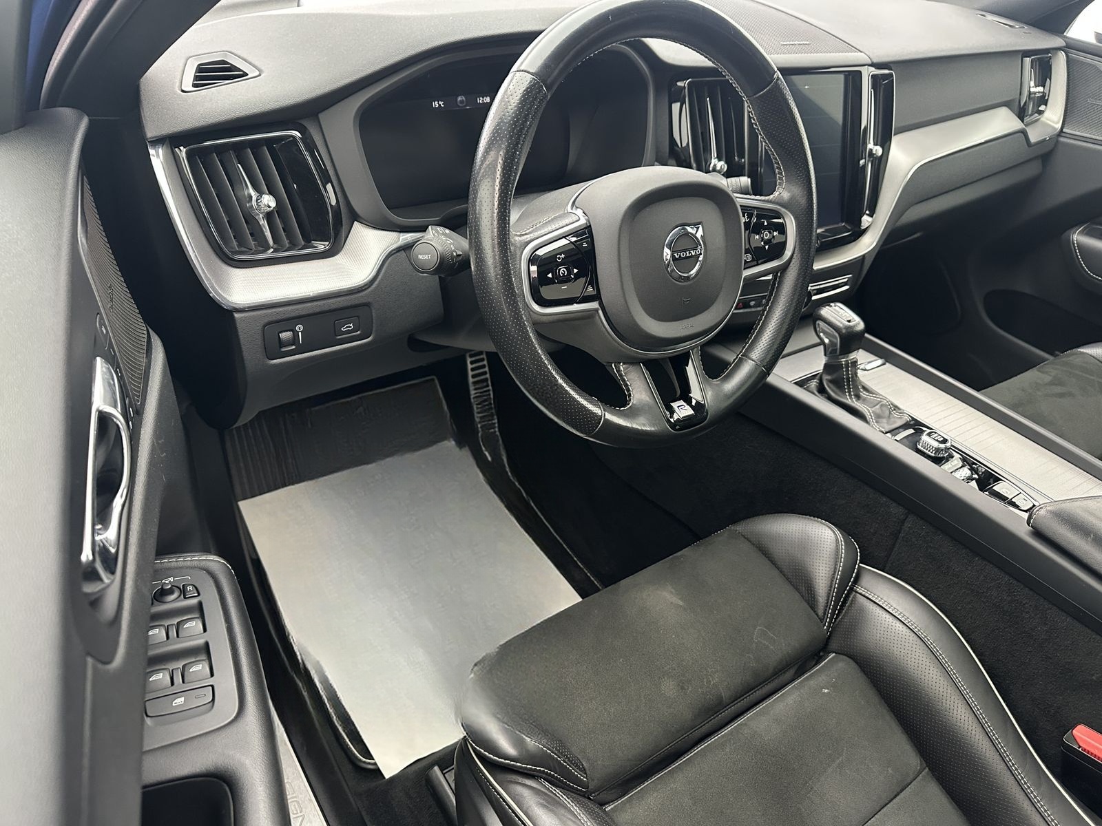 Volvo XC60 R Design AWD "PANO-NAVI-HEAD UP-CAM-ALU" foto 15