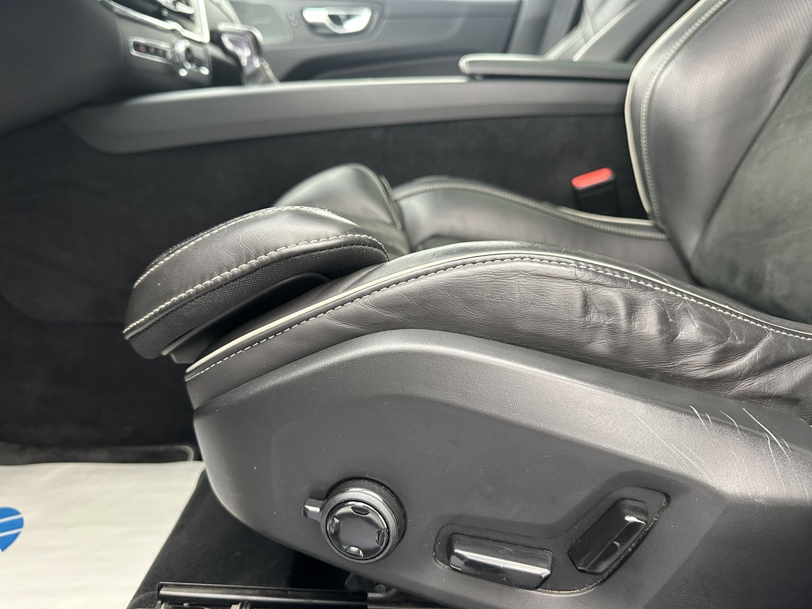 Volvo XC60 R Design AWD "PANO-NAVI-HEAD UP-CAM-ALU" foto 24