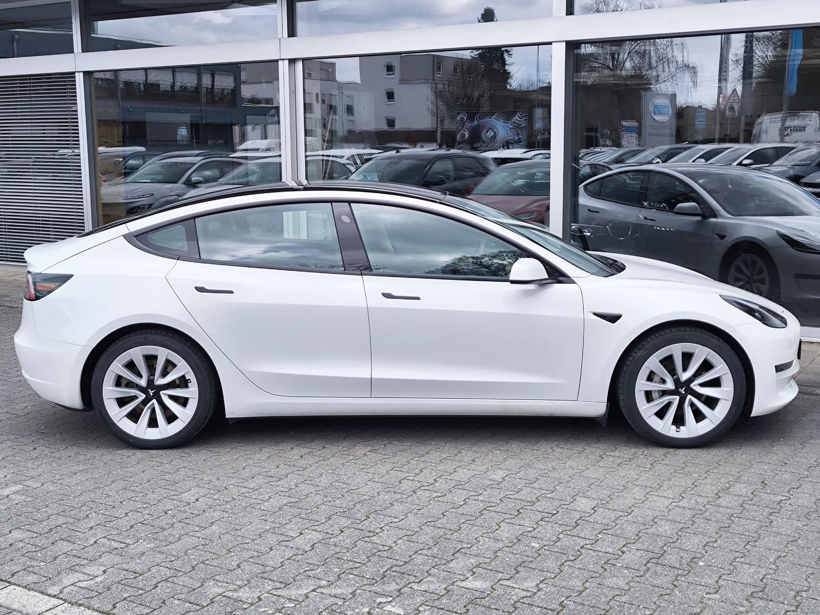 Tesla Model 3 LR Dual AWD PANO+STDHZ+LED+KAM+NAVI+ACC+ foto 4