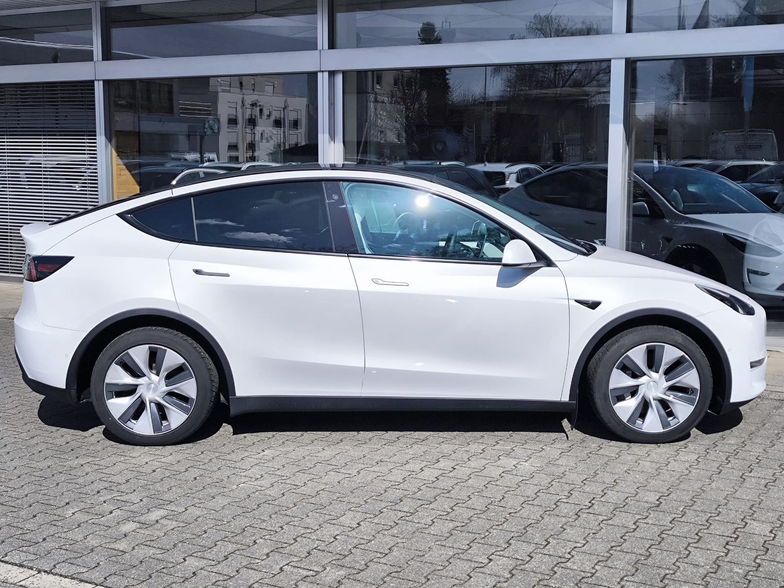 Tesla Model Y LR Dual AWD PANO+STDHZ+NAVI+LED+ACC+19"+ foto 4