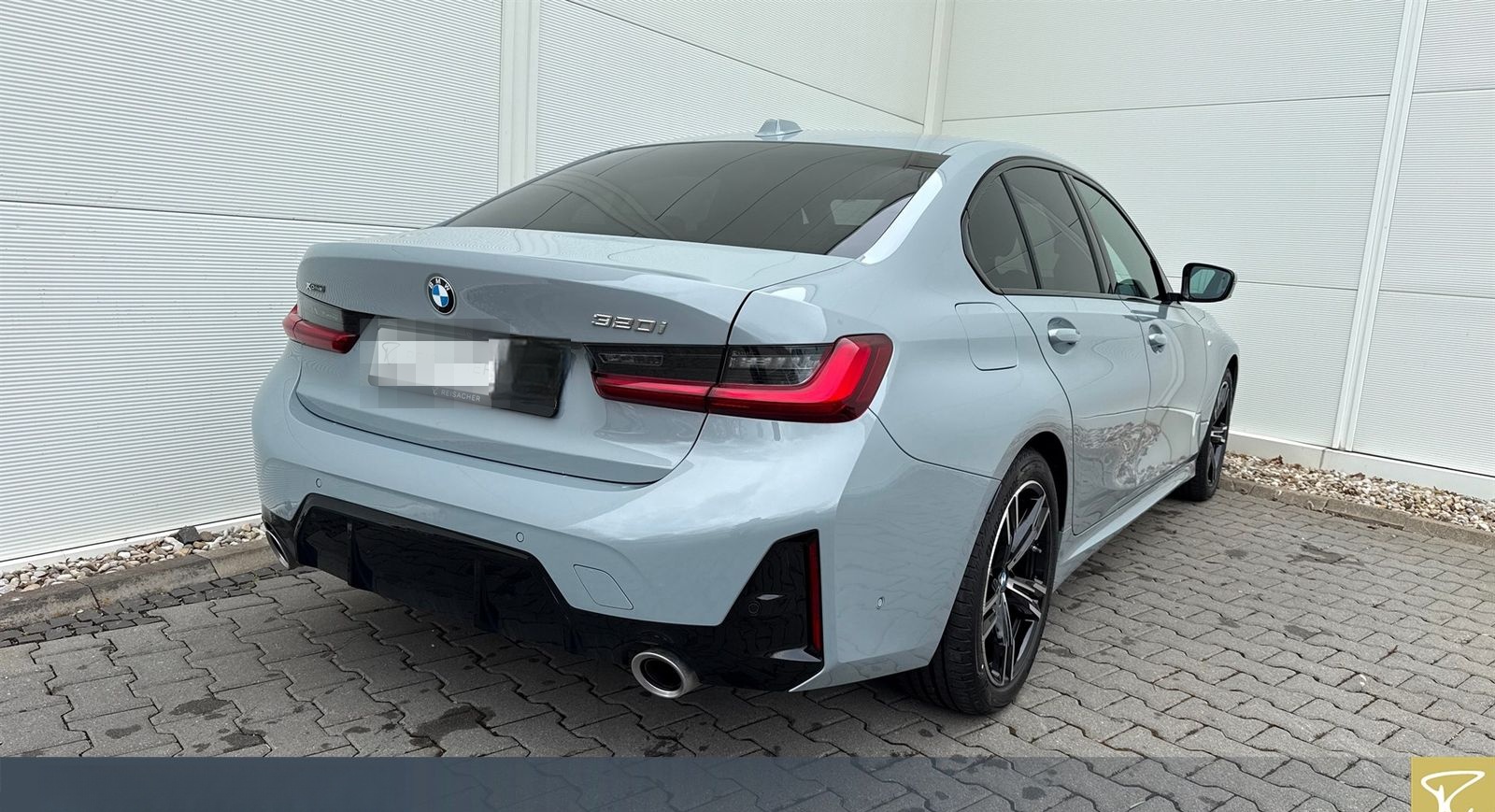 BMW 320i xDrive Lim M Sport,AHK,DAPro.HuD foto 2