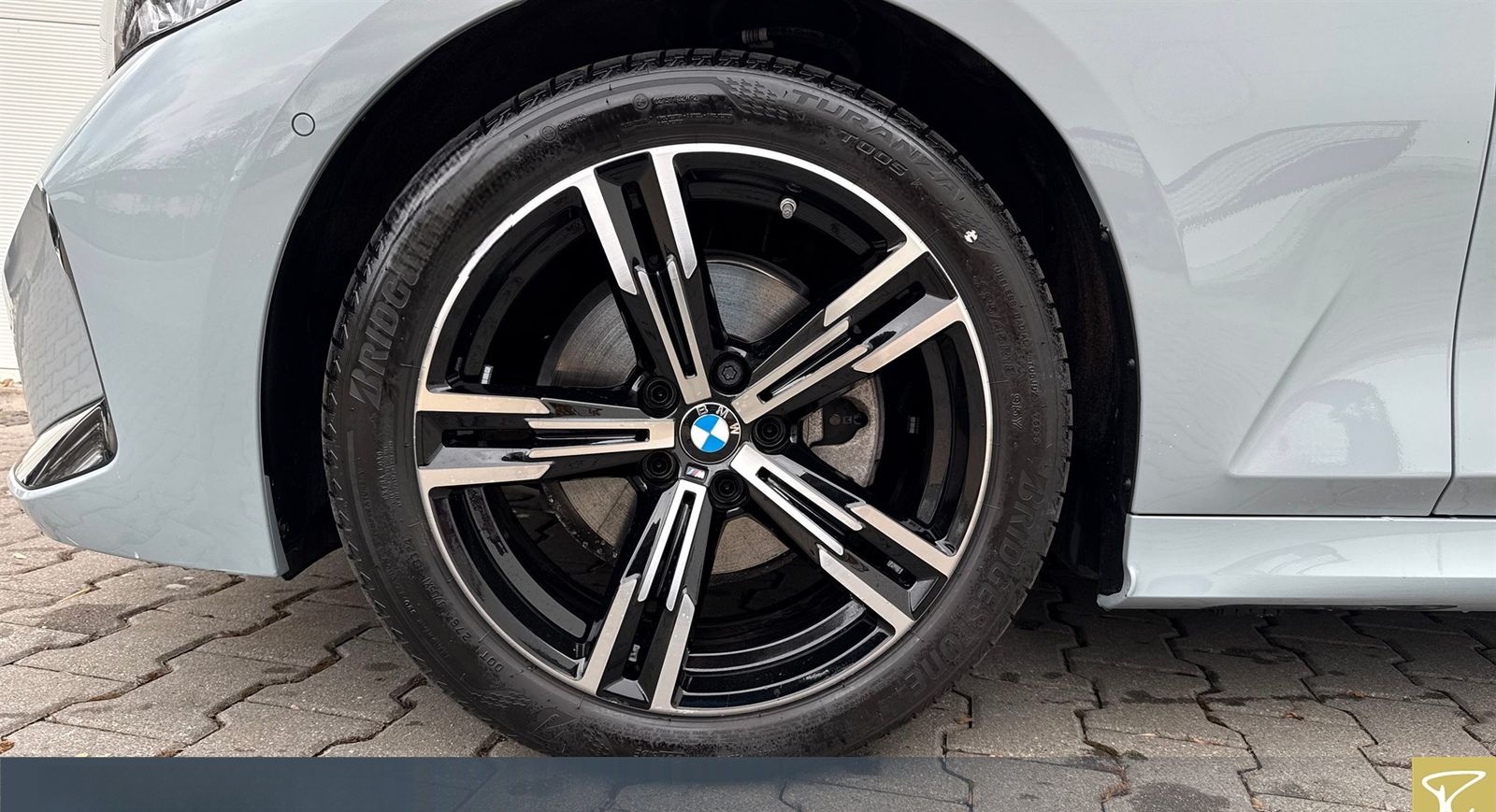 BMW 320i xDrive Lim M Sport,AHK,DAPro.HuD foto 3