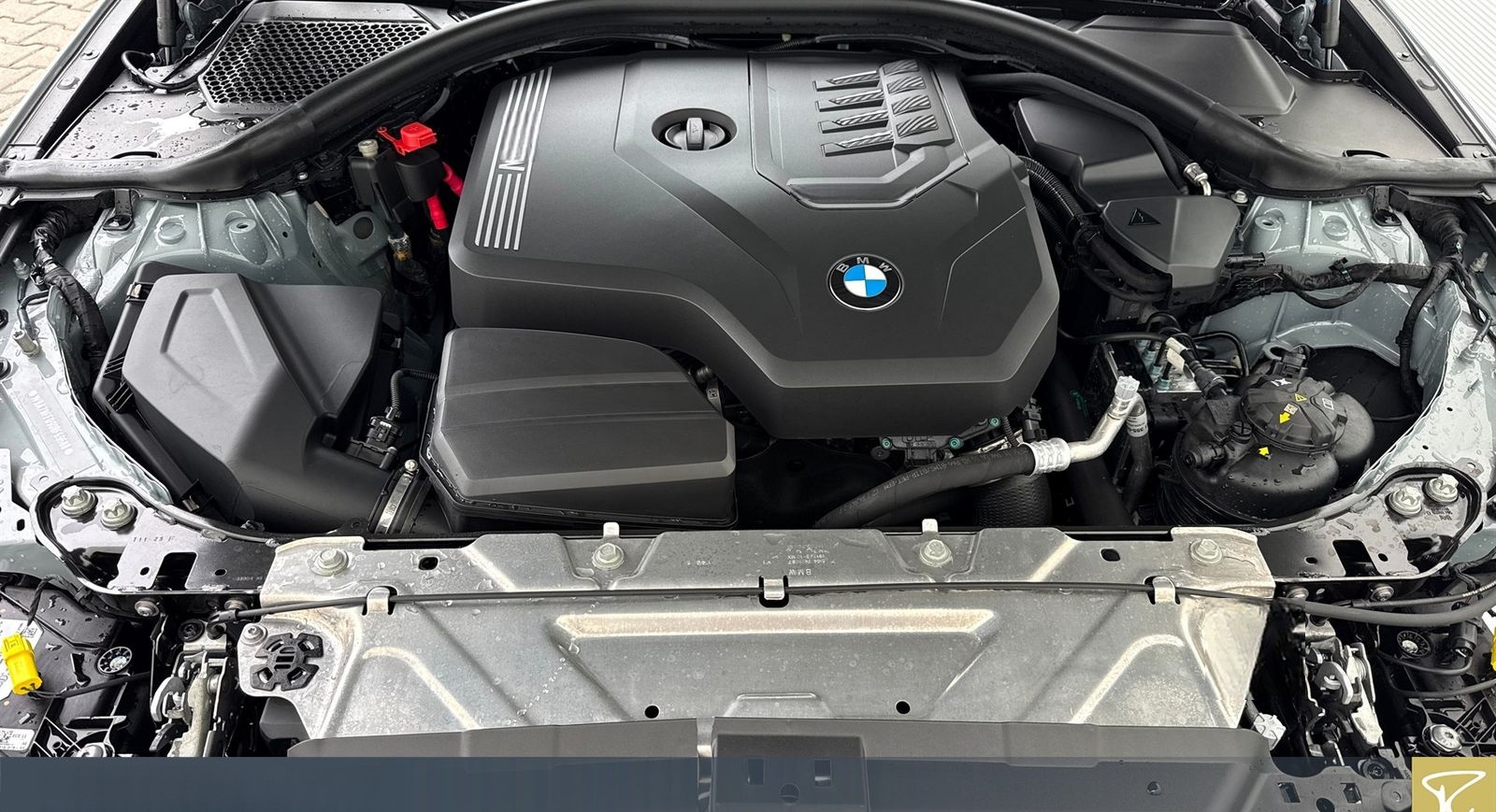 BMW 320i xDrive Lim M Sport,AHK,DAPro.HuD foto 7