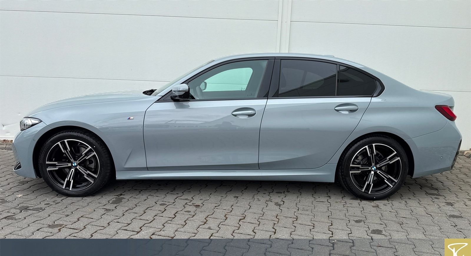 BMW 320i xDrive Lim M Sport,AHK,DAPro.HuD foto 9