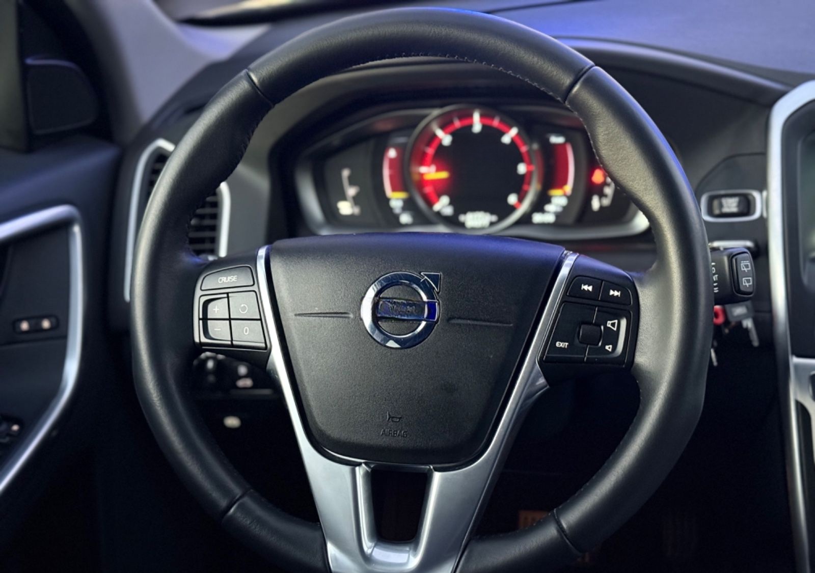 Volvo XC 60 Ocean Race 2WD (AHK-NAVI-Tempomat-1Hand) foto 18