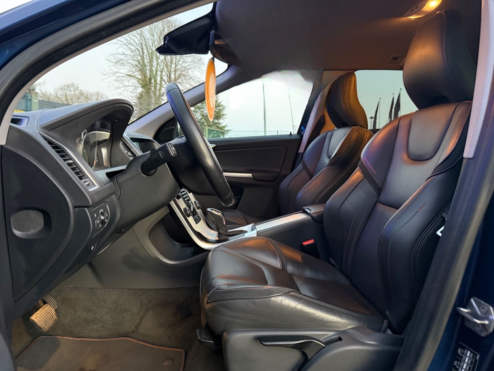 Volvo XC 60 Ocean Race 2WD (AHK-NAVI-Tempomat-1Hand) foto 9