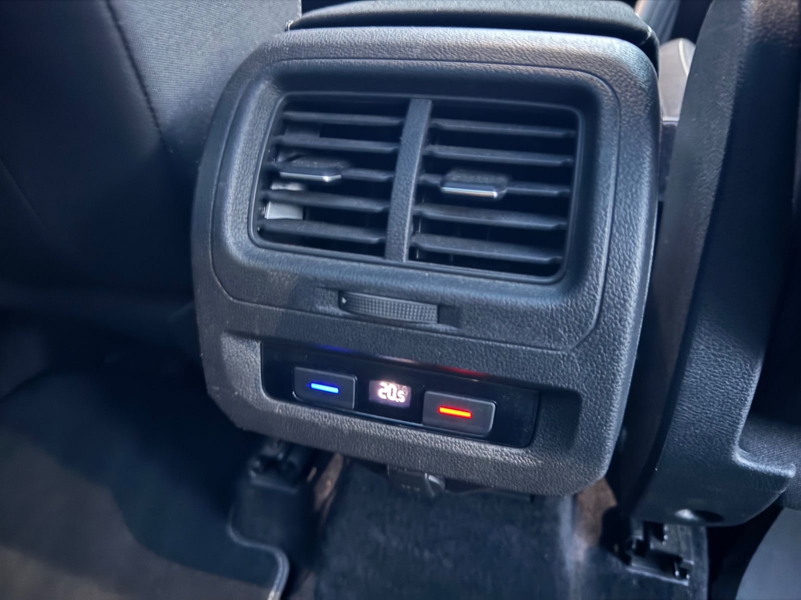 Volkswagen Touran 1,6 Join 7-Sitzer/SHZ/PDC/NAVI/ACC/PANO/ foto 9