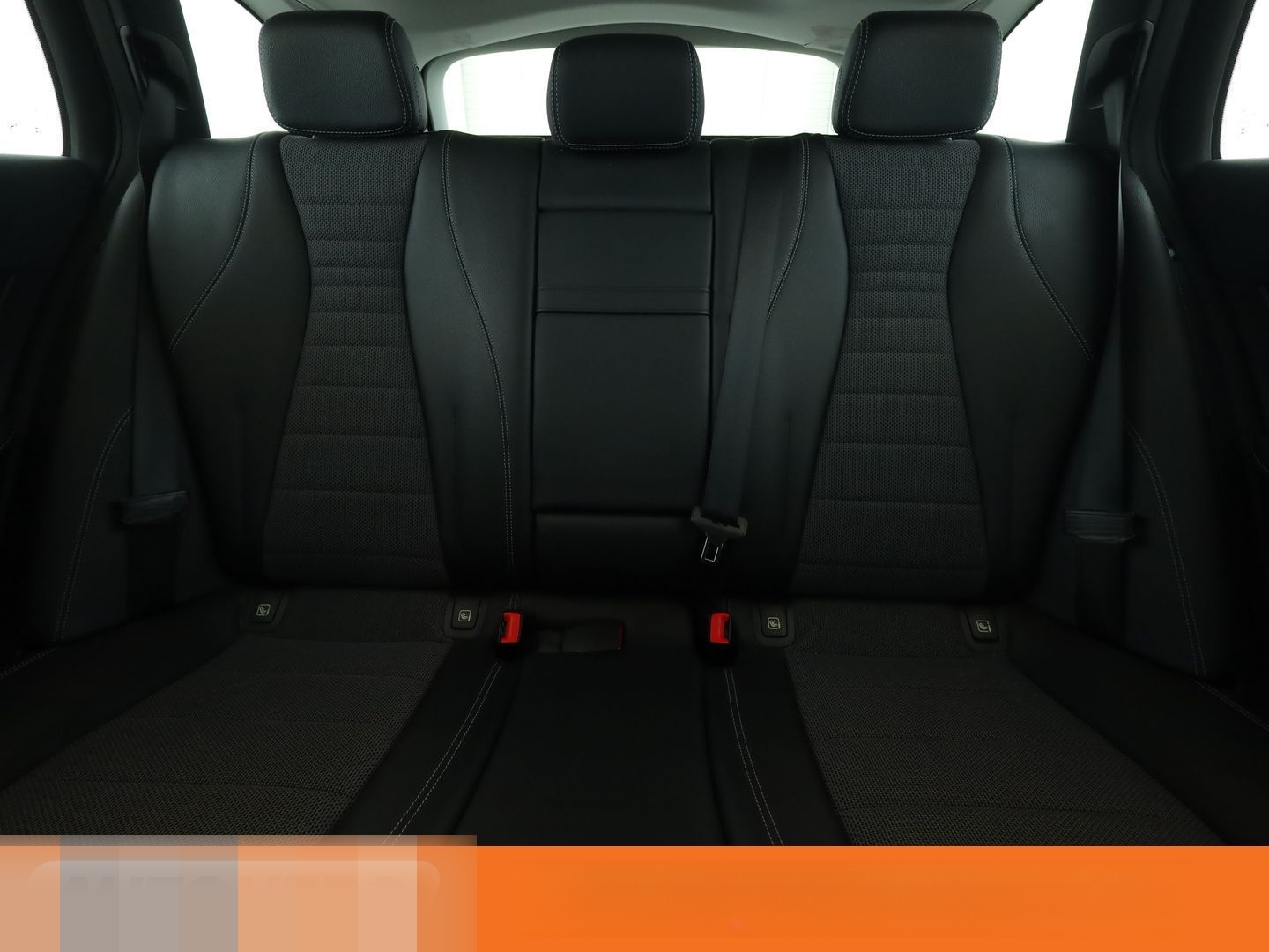 Mercedes-Benz E-Klasse E 220 d T 4Matic Avantgarde Aut.*NAVI* foto 16