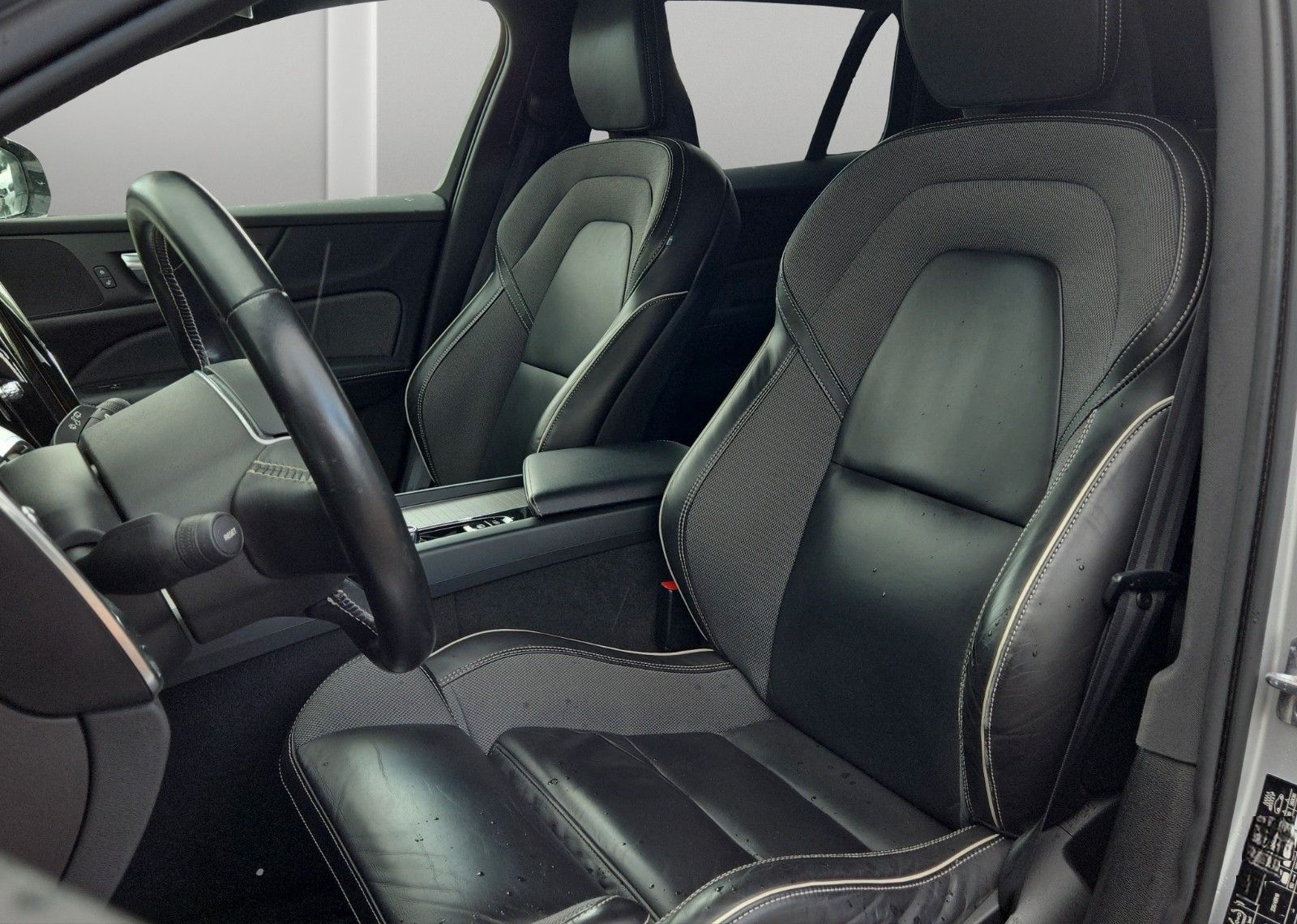 Volvo V60 Kombi R Design Leder Navi RFK SHZ V&H ACC foto 11