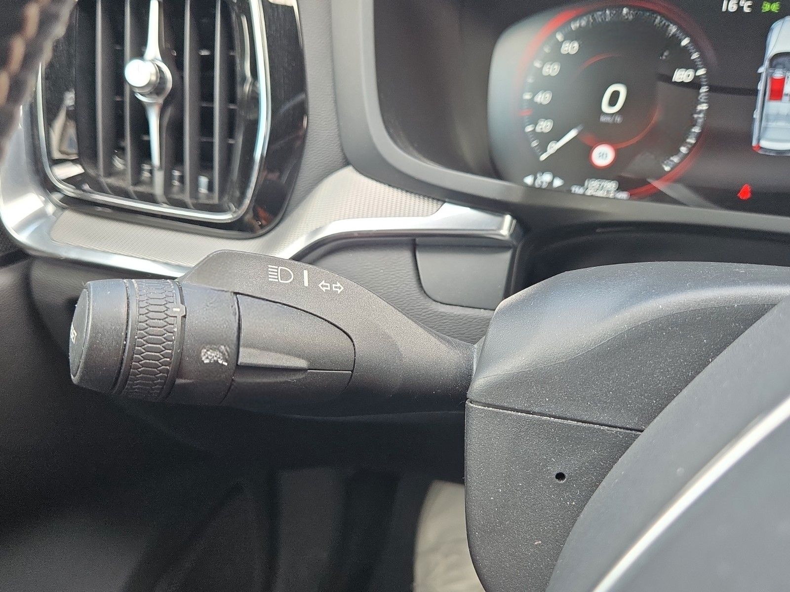 Volvo V60 Kombi R Design Leder Navi RFK SHZ V&H ACC foto 23